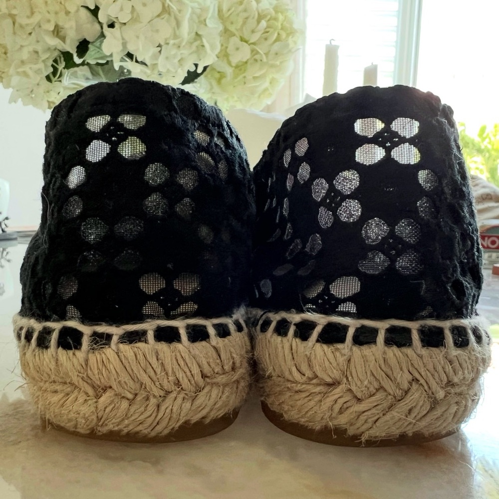 Chanel Interlocking CC Logo Black Lace Espadrilles - Picture 5 of 10